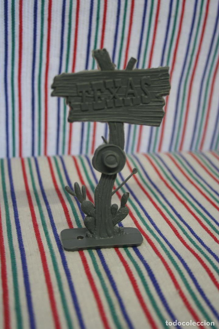 Figuras de goma y PVC: ARBOLES LETREROS COMANSI - Foto 5