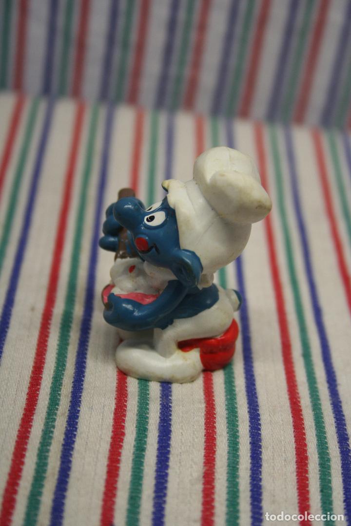 Figuras de goma y PVC: PITUFO GOLOSO DE SCHLEICH - Foto 4