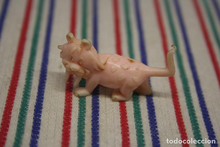 Figuras de goma y PVC: FIGURA DIENTES SABLE ROSA DUNKIN - Foto 1
