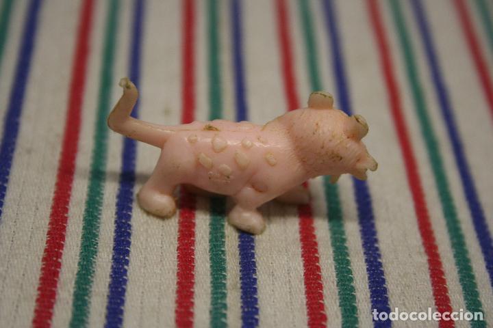 Figuras de goma y PVC: FIGURA DIENTES SABLE ROSA DUNKIN - Foto 3