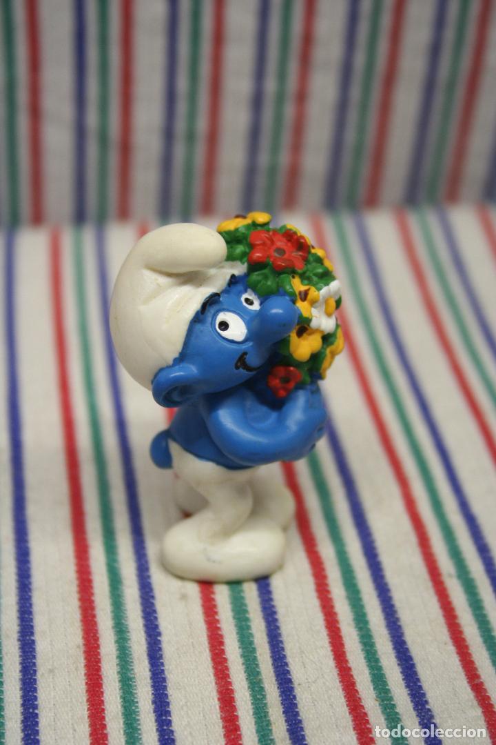 Figuras de goma y PVC: PITUFO CON RAMO DE SCHLEICH - Foto 5
