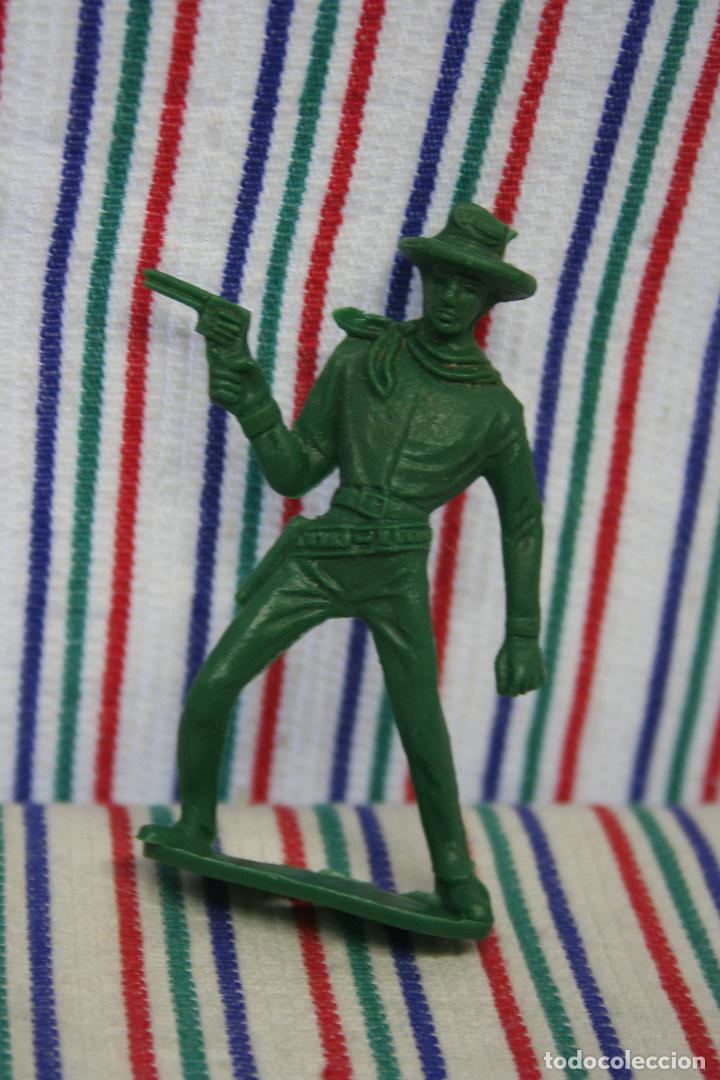 Figuras de goma y PVC: VAQUERO CON REVOLVER COMANSI - Foto 1