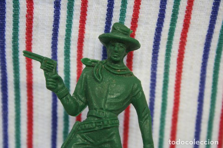 Figuras de goma y PVC: VAQUERO CON REVOLVER COMANSI - Foto 4