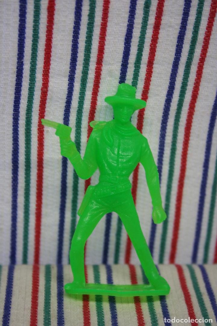 Figuras de goma y PVC: VAQUERO CON REVOLVER COMANSI - Foto 2