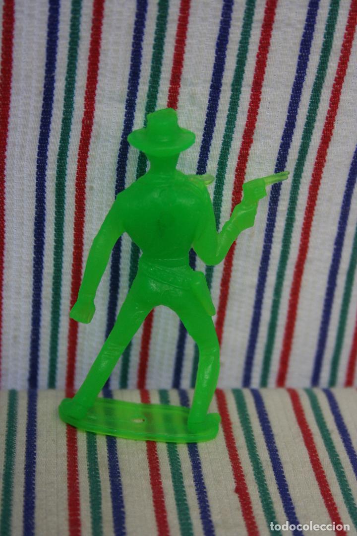 Figuras de goma y PVC: VAQUERO CON REVOLVER COMANSI - Foto 3