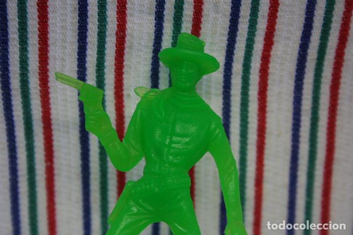 Figuras de goma y PVC: VAQUERO CON REVOLVER COMANSI - Foto 4