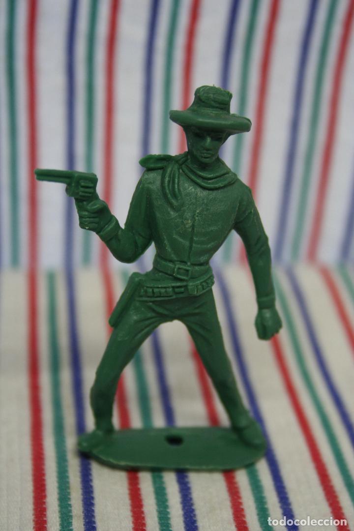 Figuras de goma y PVC: VAQUERO CON REVOLVER COMANSI - Foto 1