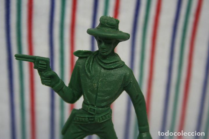 Figuras de goma y PVC: VAQUERO CON REVOLVER COMANSI - Foto 3