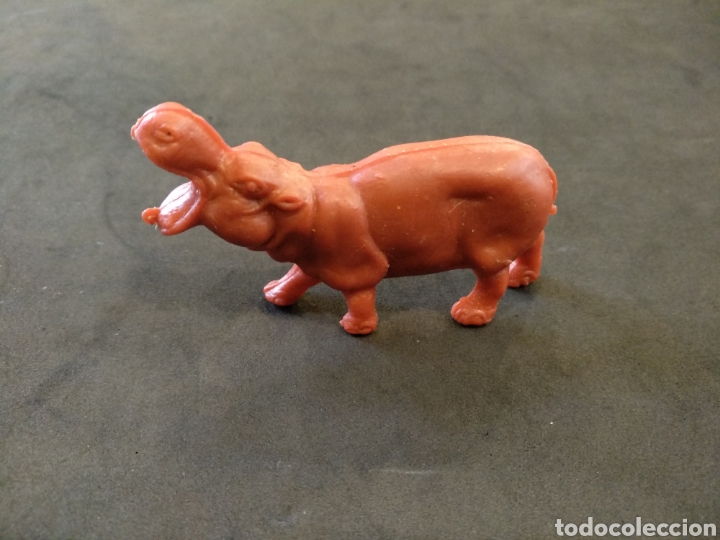 Figuras de goma y PVC: Figura hipop&oacute;tamo Dunkin - Foto 1