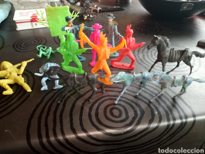 Figuras de goma y PVC: LOTE OESTE VAQUEROS INDIOS Y CABALLOS,MAYOR&Iacute;A COMANSI - Foto 2
