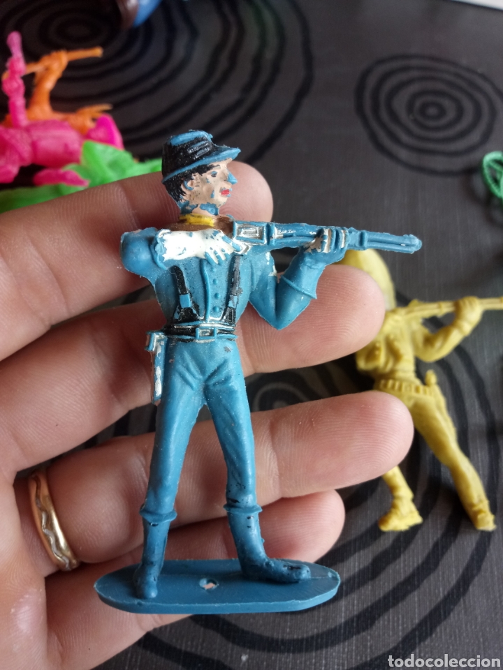 Figuras de goma y PVC: LOTE OESTE VAQUEROS INDIOS Y CABALLOS,MAYOR&Iacute;A COMANSI - Foto 18