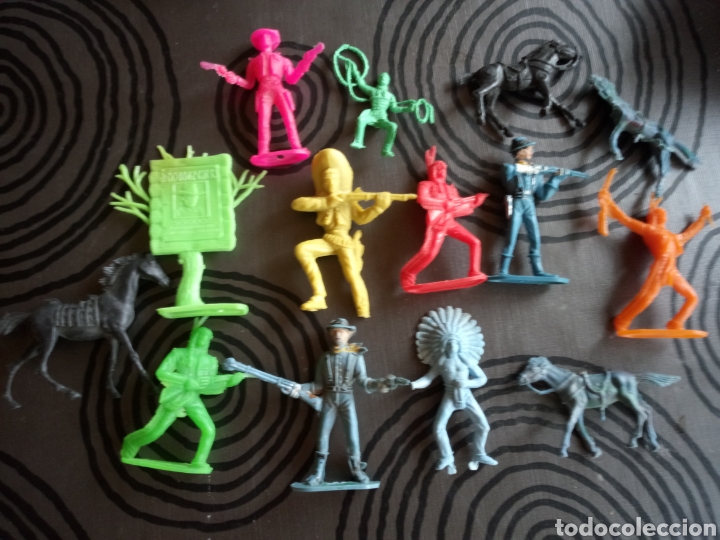 Figuras de goma y PVC: LOTE OESTE VAQUEROS INDIOS Y CABALLOS,MAYOR&Iacute;A COMANSI - Foto 1