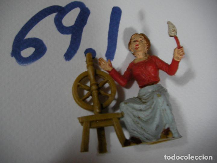 Figure di Gomma e PVC: ANTIGUA FIGURA DE GOMA O PVC HILANDERA - ENVIO INCLUIDO A ESPA&Ntilde;A