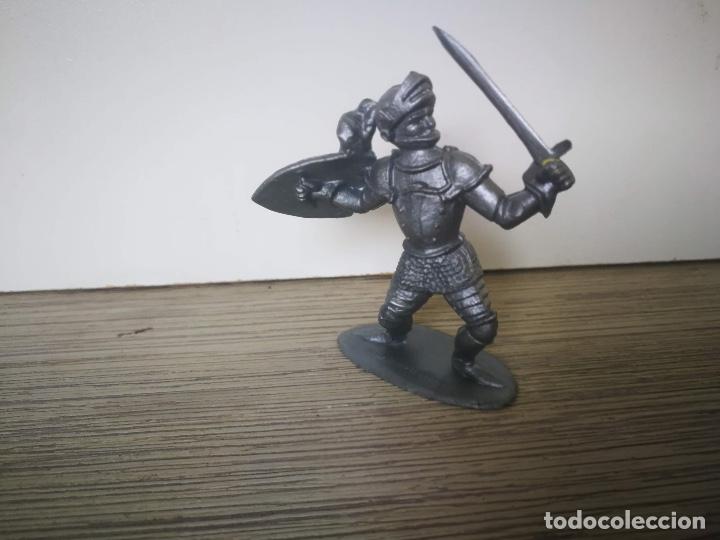 Rubber and PVC Figures: ANTIGUA FIGURA A&Ntilde;OS 60 - CABALLERO MEDIEVAL - MADE IN WEST GERMANY - EN BUEN ESTADO -