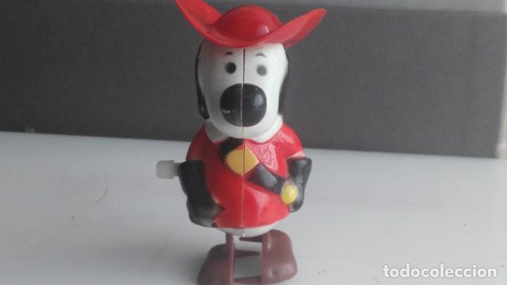 Figuras de Borracha e PVC: ANTIGUA FIGURA  DE DARTACAN CON CUERDA LOS 3 MOSQUEPERROS CON GORRO