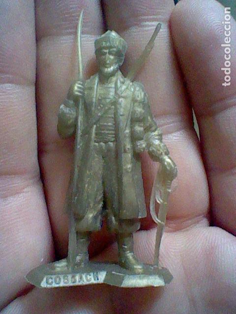 Figuras de Goma y PVC: FIGURA COSACO PLASTICO DORADO COSSACK PROMOCIONAL PASTELITOS CROPAN