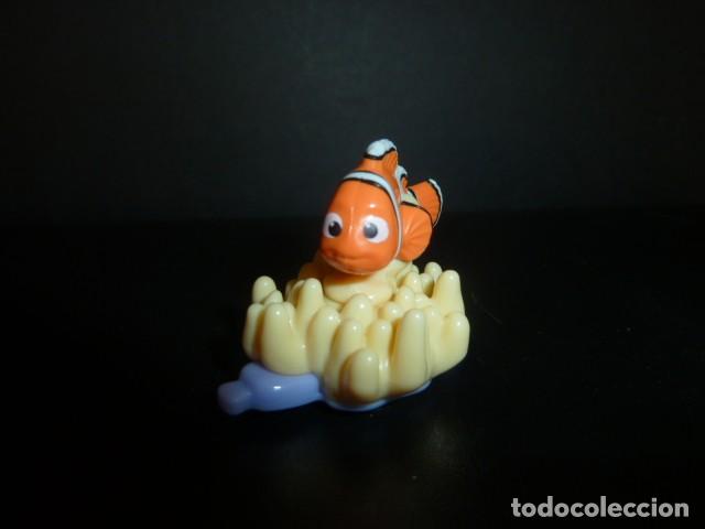 Figuras de goma Kinder: Buscando a Dory. Nemo. Kinder sorpresa - Foto 1