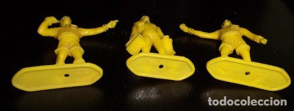 Figuras de goma y PVC: ENTRENADOR, &Aacute;RBITRO Y LINIER DE COMANSI - Foto 2