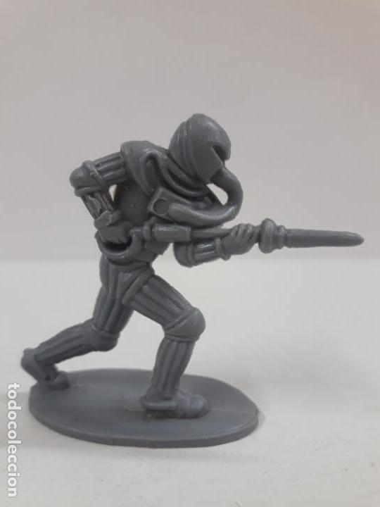 Figuras de goma y PVC: FIGURA DEL ESPACIO . REALIZADA EN PLASTICO MONOCOLOR - Foto 1