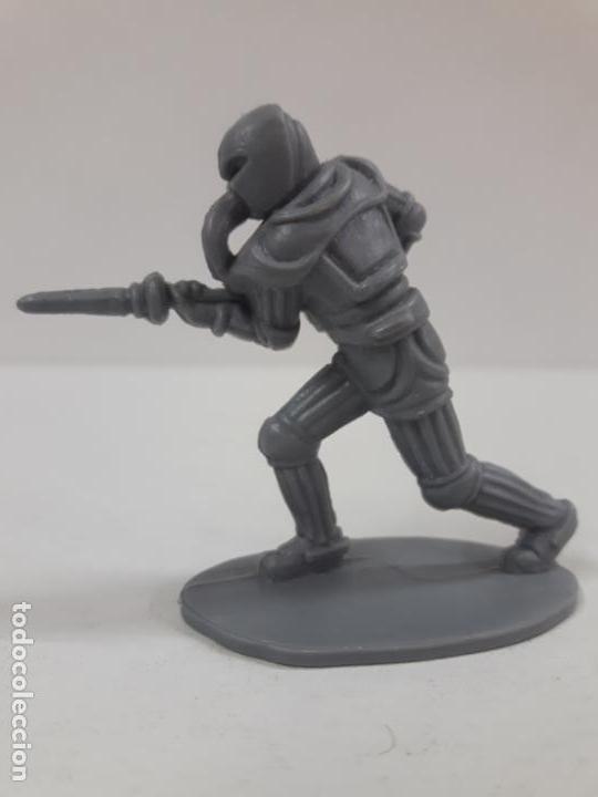 Figuras de goma y PVC: FIGURA DEL ESPACIO . REALIZADA EN PLASTICO MONOCOLOR - Foto 2