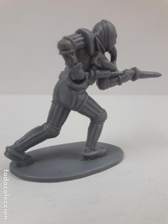 Figuras de goma y PVC: FIGURA DEL ESPACIO . REALIZADA EN PLASTICO MONOCOLOR - Foto 3