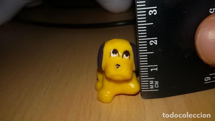 Figuras de goma Kinder: FIGURA PERRO AMARILLO TIPO KINDER CAPUCH&Oacute;N - Foto 1
