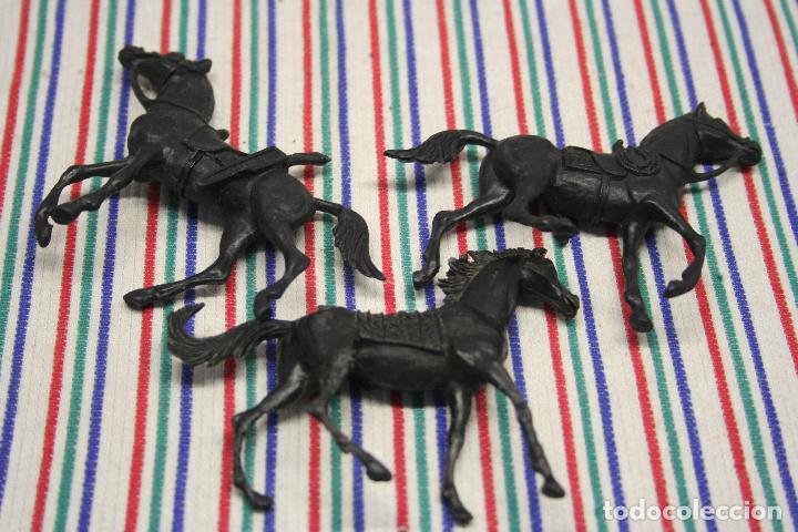 Figuras de goma y PVC: LOTE 3 CABALLOS NEGROS - Foto 1