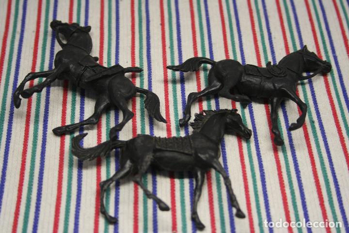 Figuras de goma y PVC: LOTE 3 CABALLOS NEGROS - Foto 2