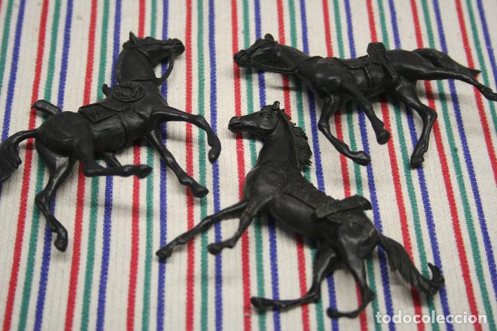 Figuras de goma y PVC: LOTE 3 CABALLOS NEGROS - Foto 3