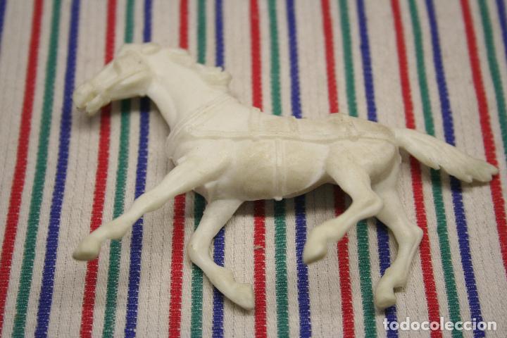 Figuras de goma y PVC: 2 CABALLOS BLANCOS - Foto 4