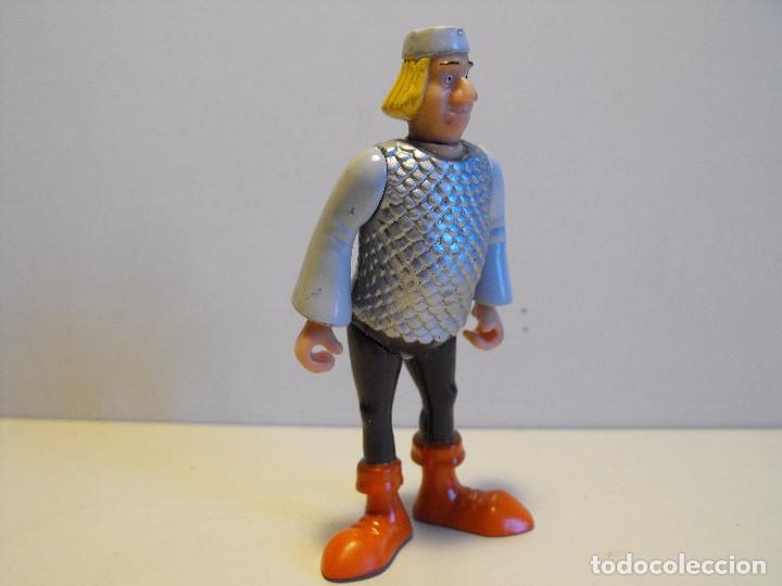 Figuras de goma y PVC: Disney. Soldado medieval. - Foto 1
