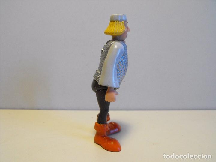 Figuras de goma y PVC: Disney. Soldado medieval. - Foto 2