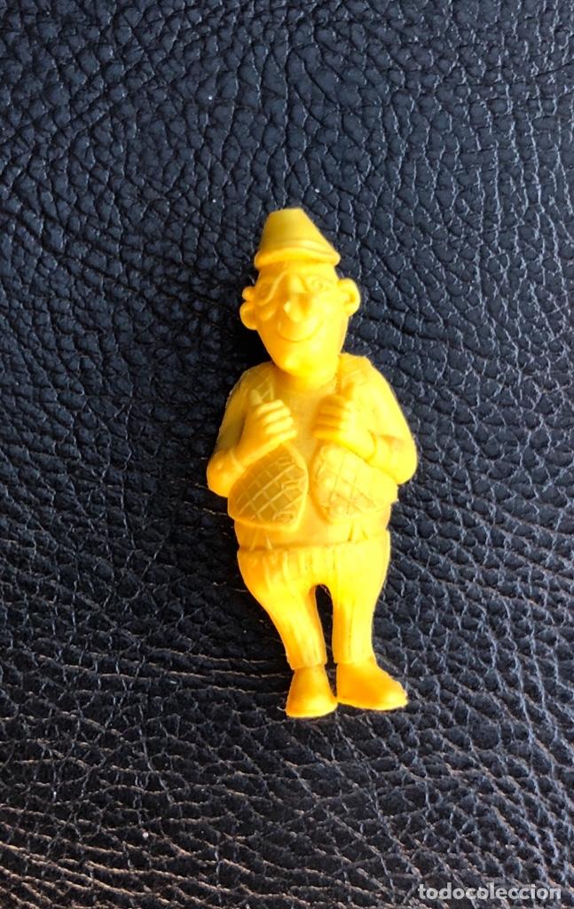 Figuras de goma y PVC: Dunkin se&ntilde;or raro con gafas y chaleco - Foto 1