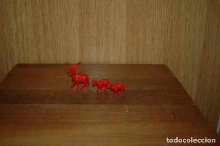 Figuras de goma y PVC: ANIMALES FIGURAS DUNKIN - Foto 1