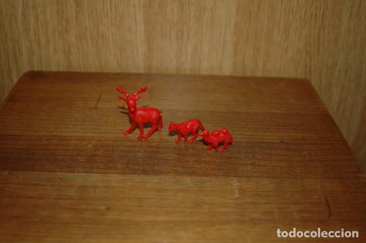 Figuras de goma y PVC: ANIMALES FIGURAS DUNKIN - Foto 2