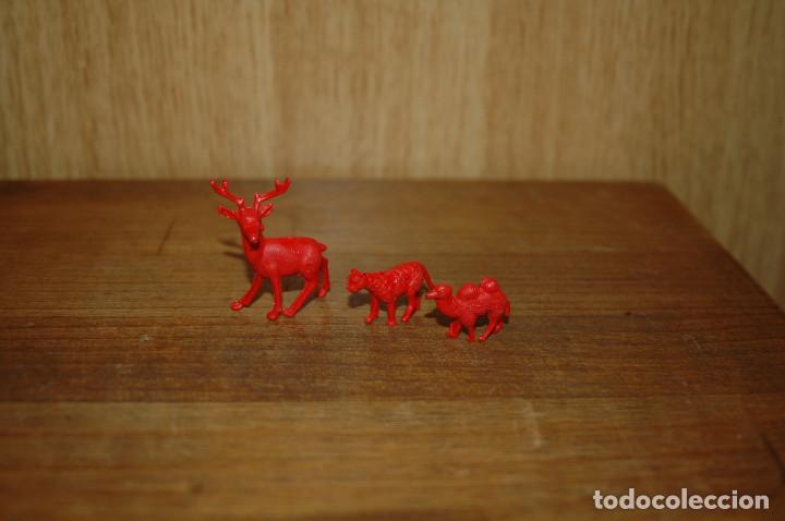Figuras de goma y PVC: ANIMALES FIGURAS DUNKIN - Foto 3