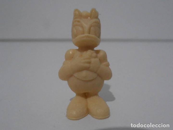 Figuras de goma y PVC: FIGURA DUNKIN, DAISY BLANCO, COCA-COLA - Foto 1