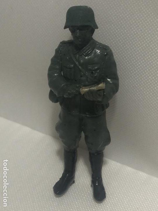 Figuras de goma y PVC: SOLDADO ALEM&Aacute;N PLASTICO DURO. - Foto 1