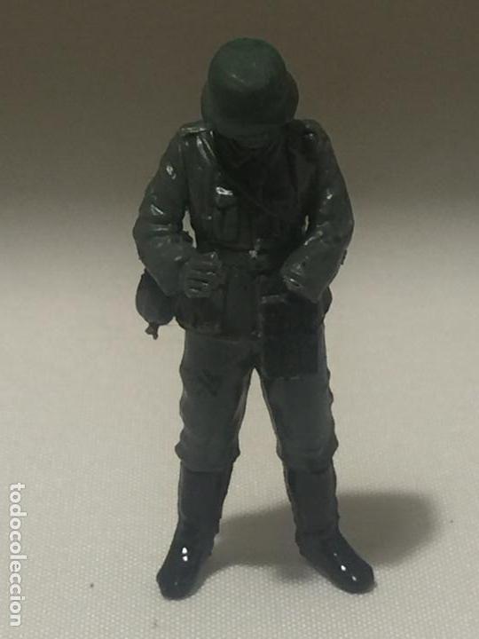 Figuras de goma y PVC: SOLDADO ALEM&Aacute;N PLASTICO DURO. - Foto 1