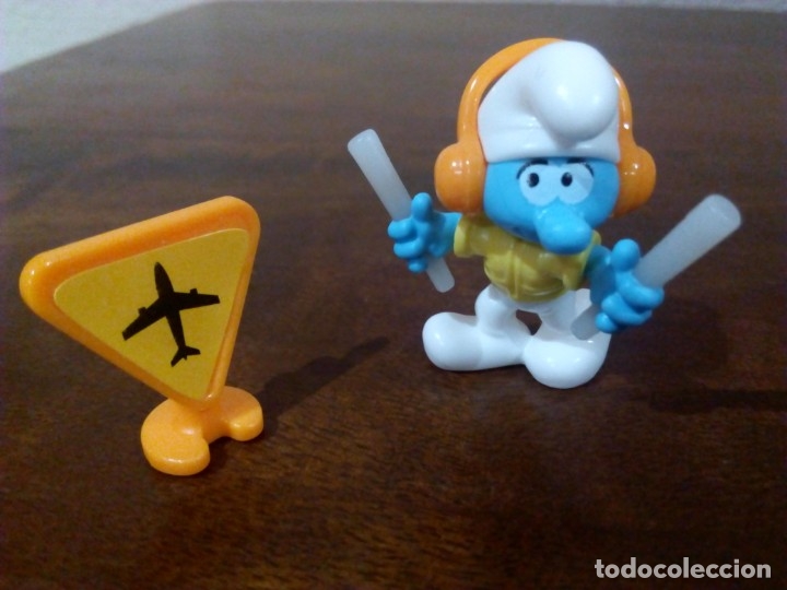Figuras de goma Kinder: Pitufo Controlador A&eacute;reo. - Foto 2