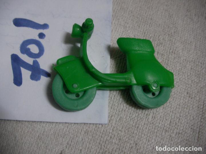 Figuras de Goma y PVC: FIGURA DE GOMA O PVC MOTO VESPA - ENVIO INCLUIDO A ESPA&Ntilde;A