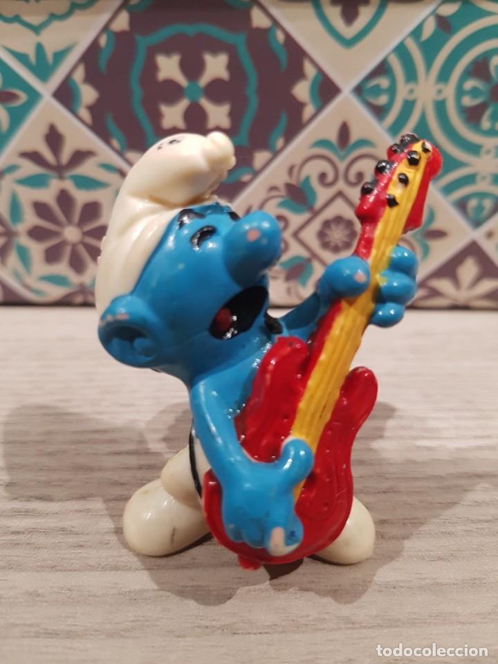 Figuras de Goma y PVC: FIGURA PVC O GOMA DURA PITUFO GUITARRISTA GUITARRA SIN MARCA APARENTE