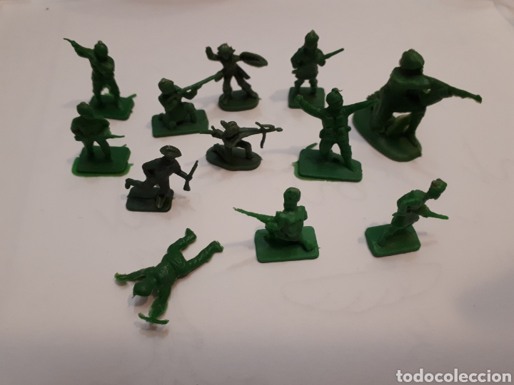 Figuras de goma y PVC: Lote variado 12 soldaditos verde - Foto 1