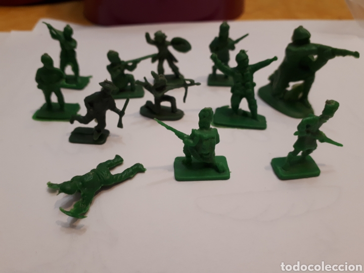 Figuras de goma y PVC: Lote variado 12 soldaditos verde - Foto 2