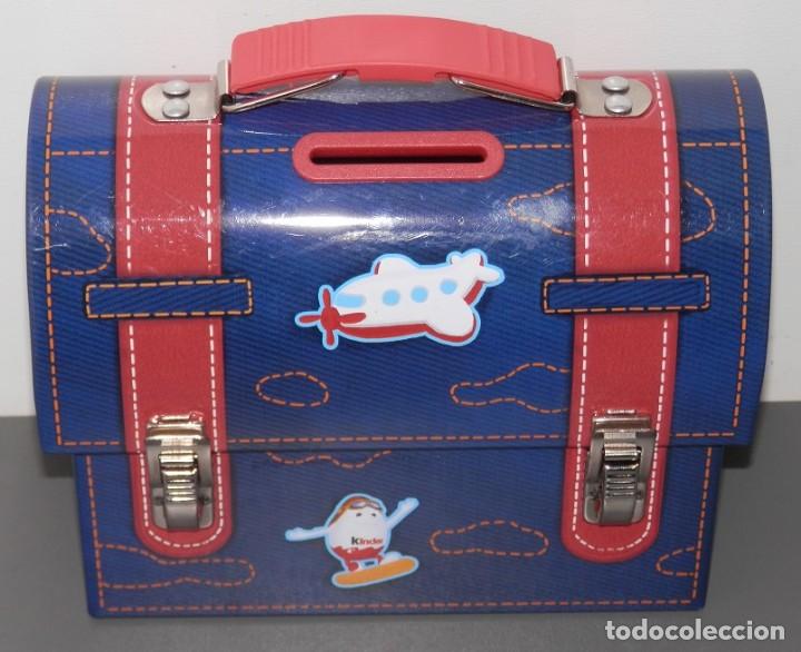 Figuras de goma Kinder: MALETIN / HUCHA KINDER SUPRISE - Foto 1