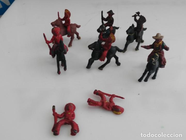 Figuras de goma y PVC: lote de figuras indios y vaqueros de capell - Foto 1
