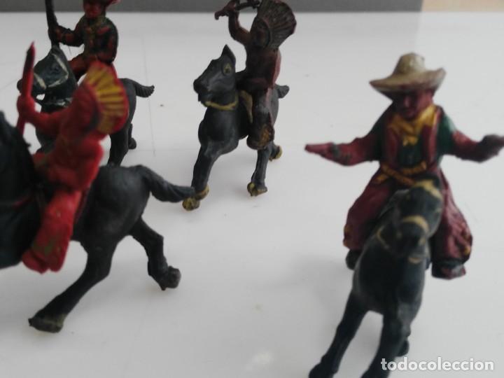 Figuras de goma y PVC: lote de figuras indios y vaqueros de capell - Foto 2