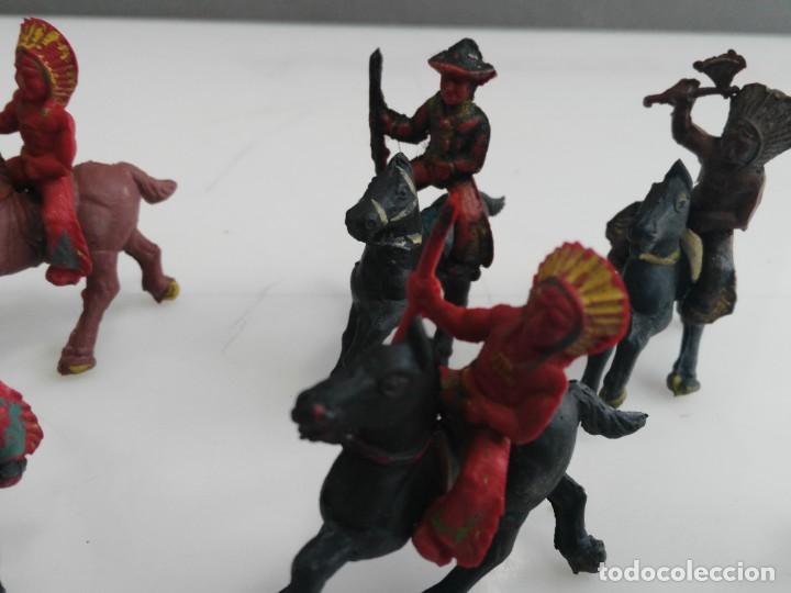 Figuras de goma y PVC: lote de figuras indios y vaqueros de capell - Foto 3
