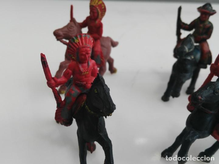 Figuras de goma y PVC: lote de figuras indios y vaqueros de capell - Foto 4
