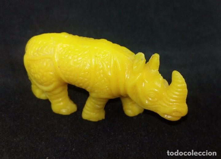 Figuras de goma y PVC: RINOCERONTE COLOR AMARILLO - Foto 1